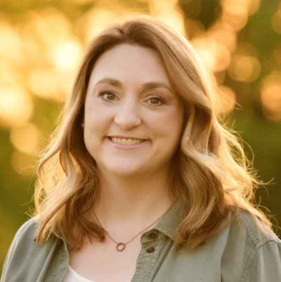 Meet your Posher, Courtney - Picture 1 of 1